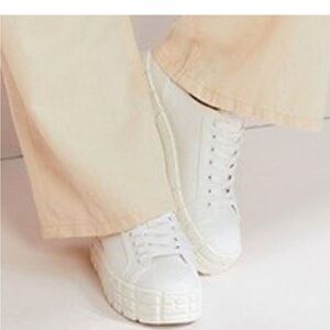 Gianni Bini White Platform Sneakers like new